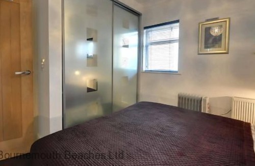 Boscombe Apartment | 'Seaminder' Beach Holiday Apartment