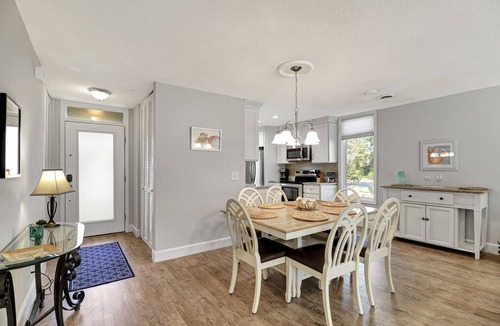 Sea Pines Villa | SeaPines, Stunning Remodel, Golf view, Walk to the Beach Club, 2 Free Bikes