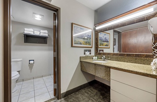 Lewiston Hotel | Seaport Inn and Suites