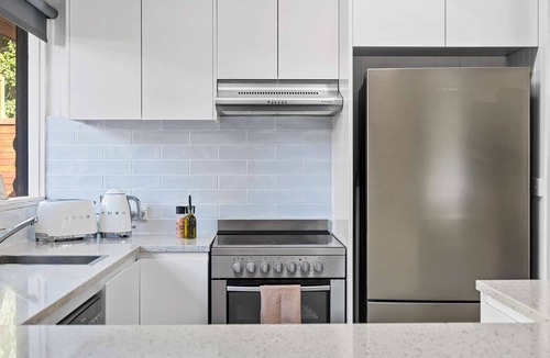 Macmasters Beach House | “Seas The Day” – Pool & Fireplace