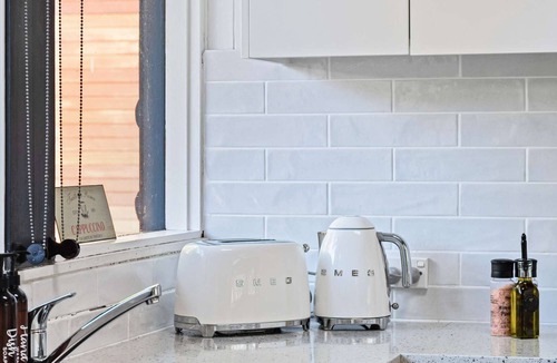 Macmasters Beach House | “Seas The Day” – Pool & Fireplace