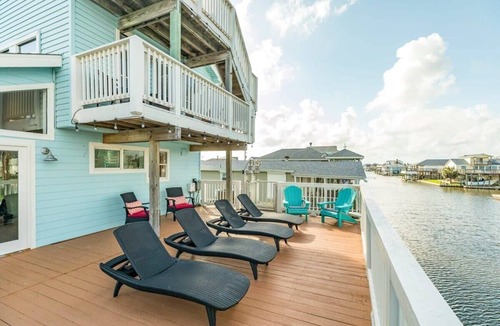 Isla Del Sol House | Seas the Day - Penthouse-like views Gulf, Beach & Bay!