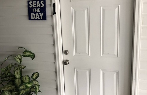 Garden City Apartment | Seas The Day .
