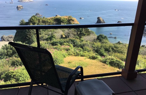 Brookings Condo | Seas Today Vacation An Ocean View Condo with Private Beach Trail
