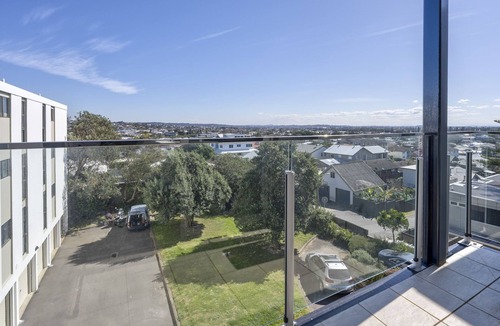 Merewether Apartment | Seascape - Absolute Beachfront - Ocean Views