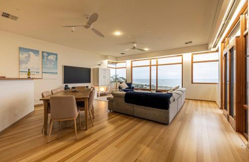 Tennyson House | Seascape At Tennyson Beach