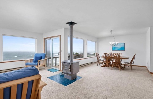 Cloverdale House | SeaScape at Winema Beach