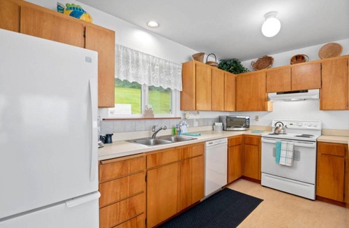 Cloverdale House | SeaScape at Winema Beach