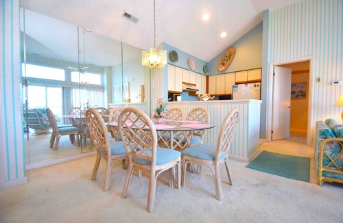 Heron Harbour Isle Condo | Seascape-Heron Harbour 204-4-Baywater 120th St, Pool, W/D, AC