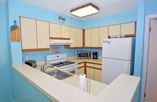 Heron Harbour Isle Condo | Seascape-Heron Harbour 202-3-Baywater 120th St, Pool, W/D, AC