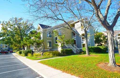 Heron Harbour Isle Condo | Seascape-Heron Harbour 202-3-Baywater 120th St, Pool, W/D, AC