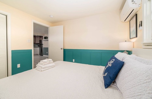 Chic's Beach Apartment | Seascape Lux Suite / Newly Renovated