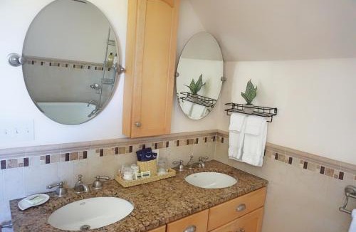 Belfast Hotel | Seascape Motel & Cottages