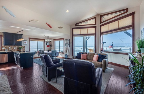 Westport House | Seascape Villa - Oceanfront panoramic view - Hot tub