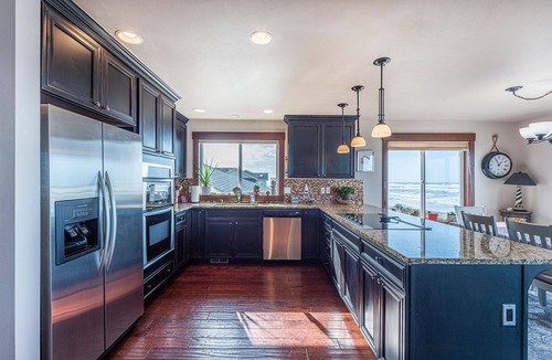 Westport House | Seascape Villa - Oceanfront panoramic view - Hot tub