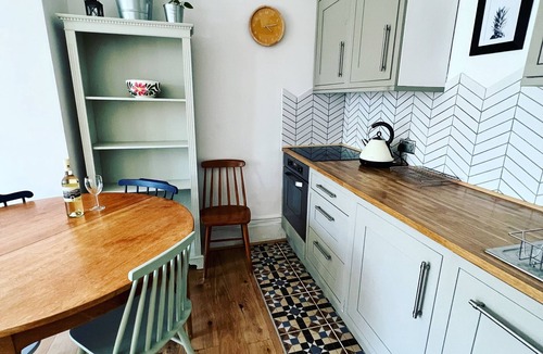 Folkestone Apartment | Seashell - Central Location Apartment Pet friendly!