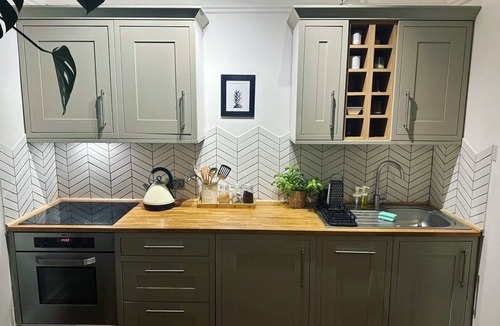 Folkestone Apartment | Seashell - Central Location Apartment Pet friendly!