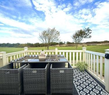 Cayton Bay House | Seashell Retreat