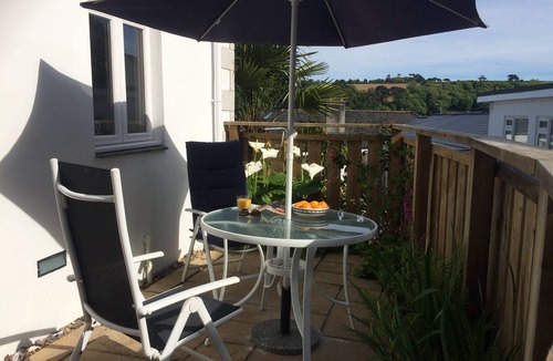 Helford Passage Cottage | 'Seashells' Sleeps 2, WiFi, shared pool, close to beach, river, coast path