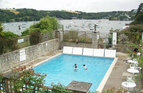 Helford Passage Cottage | 'Seashells' Sleeps 2, WiFi, shared pool, close to beach, river, coast path