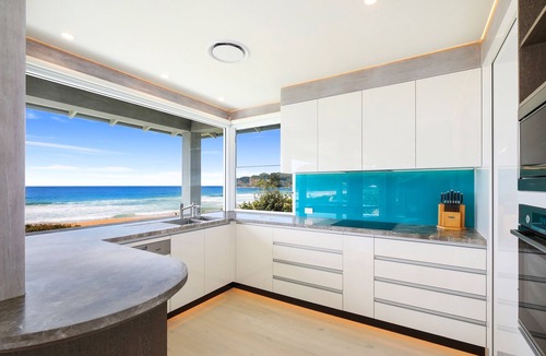 North Avoca House | SEASHORE: North Avoca Beachfront, Panoramic ocean views, WiFi, Ultra modern.
