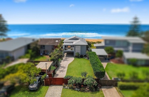 North Avoca House | SEASHORE: North Avoca Beachfront, Panoramic ocean views, WiFi, Ultra modern.