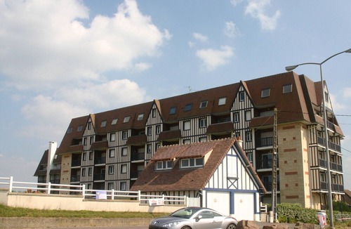 Varaville Apartment | Seaside 1-BR Apartment with Balcony, 70m from Beach, Sleeps 5