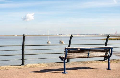 Portishead House | Seaside 2-Bed with Private Parking, Portishead