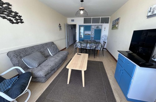 Saint-Jean-de-Monts Apartment | Seaside 2-Room Apartment with Balcony and Stunning Views, 50m from Beach, Saint-Jean-de-Monts