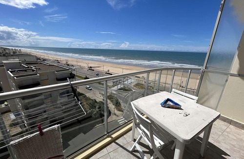 Saint-Jean-de-Monts Apartment | Seaside 2-Room Apartment with Balcony and Stunning Views, 50m from Beach, Saint-Jean-de-Monts