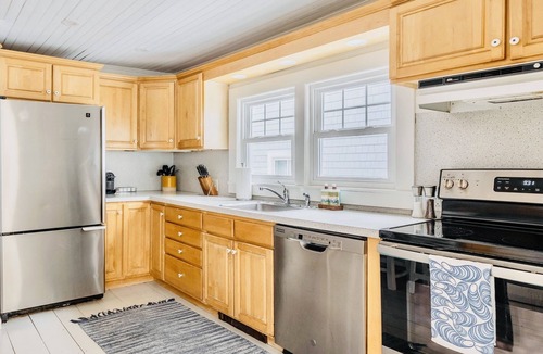 Town Landing House | Seaside 4 bedroom, 1 bath Cottage!