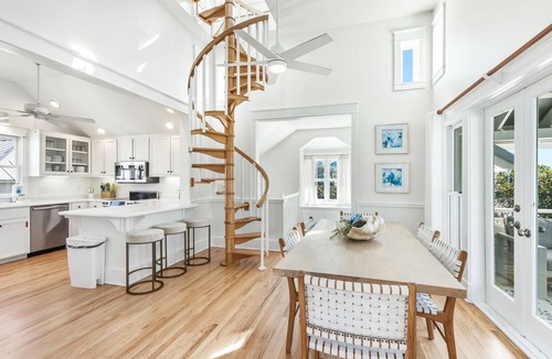 Seaside Cottage | SEASIDE - 75 FT FROM PRIVATE BEACH! 3 BR + Tower w/trundle, Bikes, Sleeps 10