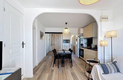 Les Lecques Apartment | Seaside Apartment with Air Conditioning