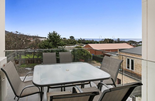 Dromana House | Seaside Apartment Getaway