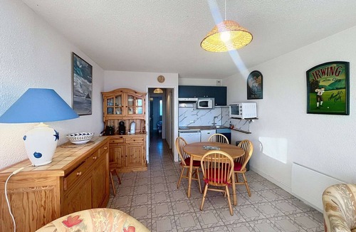 Jullouville Apartment | Seaside apartment with 2 bedrooms and parking
