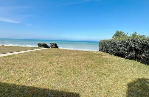 Jullouville Apartment | Seaside apartment with 2 bedrooms and parking