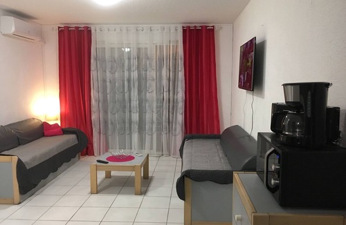 Moriani-Plage Apartment | SEASIDE APARTMENT WITH POOL