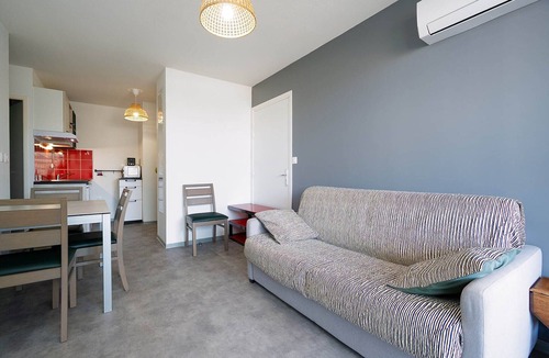 Serignan Apartment | Seaside Apartment with Pool