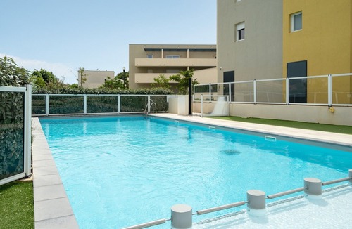 Serignan Apartment | Seaside Apartment with Pool