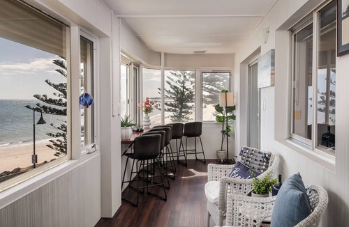 Glenelg South Apartment | Seaside Bliss - Glenelg South 3BDR 1BTH