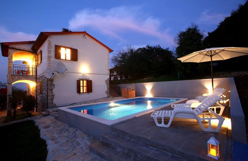 Ripenda Verbanci House | Seaside Bliss: Unwind in Your Exclusive Summer Rental Paradise