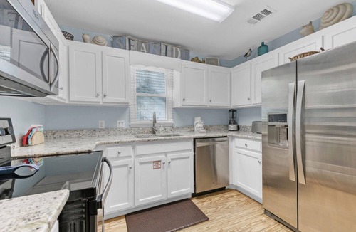 Seaside House | Seaside "Blue Clear Sky" | 2 BR |Pet Friendly| Bikes | Tower |Steps to Beach!