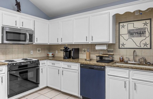 Flour Bluff House | Seaside Canal Retreat: Renovated Home with Private Dock Near Port Aransas