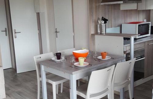 Grandcamp-Maisy Ski Chalet | Seaside chalet with heated indoor pool