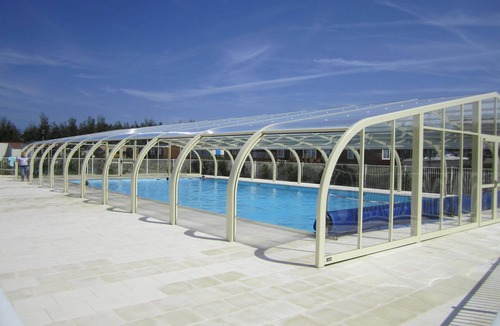 Grandcamp-Maisy Ski Chalet | Seaside chalet with heated indoor pool