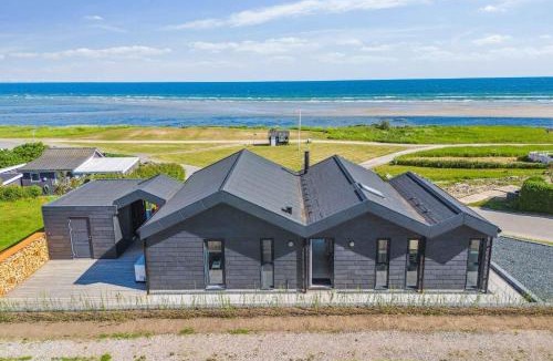 Allingabro House | Seaside Cottage With A Stunning View
