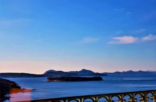 Gruz House | Seaside Dalmatian House in Dubrovnik with Excellent Sea View, Large Terraces