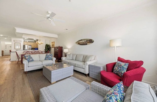 Sandbridge Condo | Seaside Delight | 350 ft from the beach | Community Pool