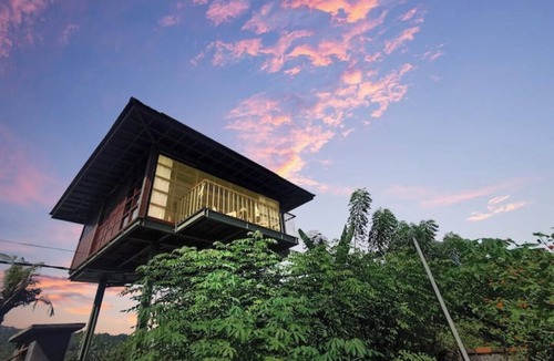 Banjartegehe Cabin | Seaside Designer Treehouse ~ Stunning Views ~ Pool