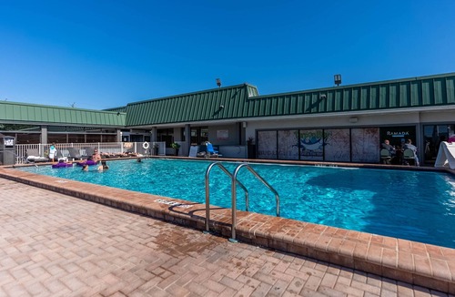 Whitfield House | Seaside Dream | Private & Modern | Ace Location |